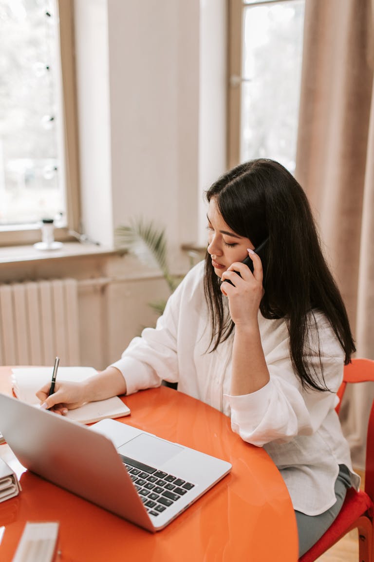 Woman Using Phone to call her Perth Mortgage Broker about interest rates and refinancing options